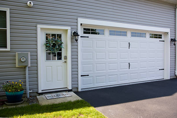 24/7 Emergency Garage Door Panel Replacement experts in Clendenin, WV